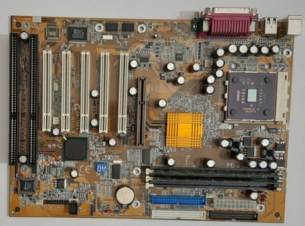 Gigabyte GA-7IXE4 Sockel A AGP Mainboard + AMD Athlon 800MHz + 392MB SD-RAM