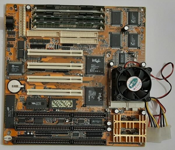 PCChips A101 Sockel 7 ISA Mainboard + AMD K6 200MHz + 48MB RAM