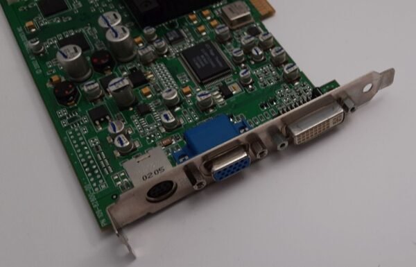 ATI Radeon 8500 AGP Grafikkarte (128MB, DVI, 2002) - Image 3