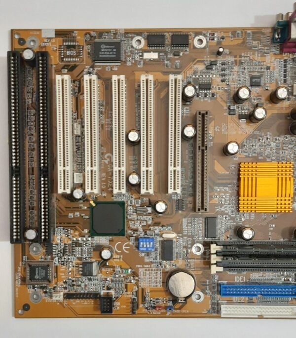 Gigabyte GA-7IXE4 Sockel A AGP Mainboard + AMD Athlon 800MHz + 392MB SD-RAM - Image 2