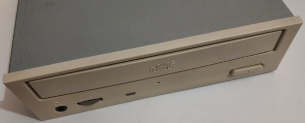 TEAC CD-532E 32x IDE CD-ROM-Laufwerk (retro, 1999)