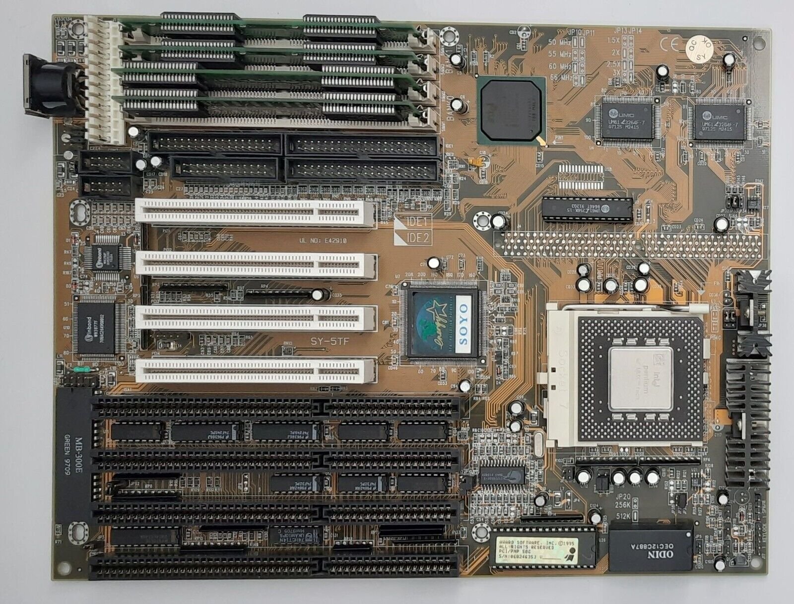 SOYO SY-5TF5 Sockel 7 i430HX ISA retro Mainboard + Pentium MMX 200MHz + 32MB RAM