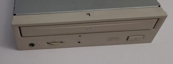 Mitsumi CRMC-FX800S 8x IDE CD-ROM-Laufwerk (retro, 1997)