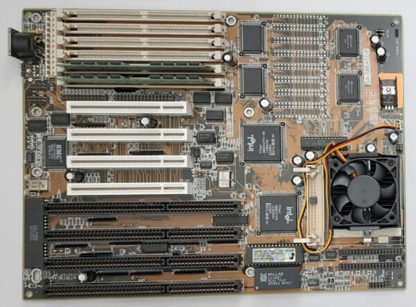 Gigabyte GA-586ATE/P Sockel 7 ISA retro Mainboard + Pentium 100MHz + 32MB RAM