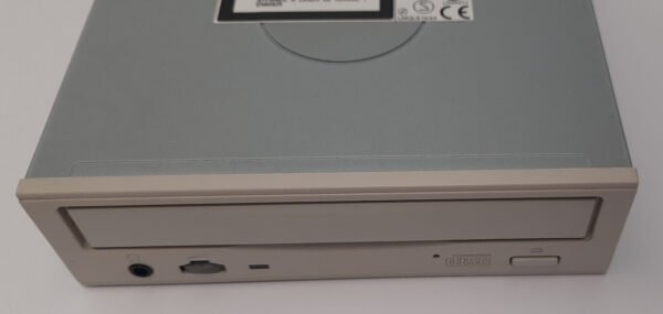 Panasonic / Apple CR-589-B 32x IDE CD-ROM-Laufwerk (retro, 1999)